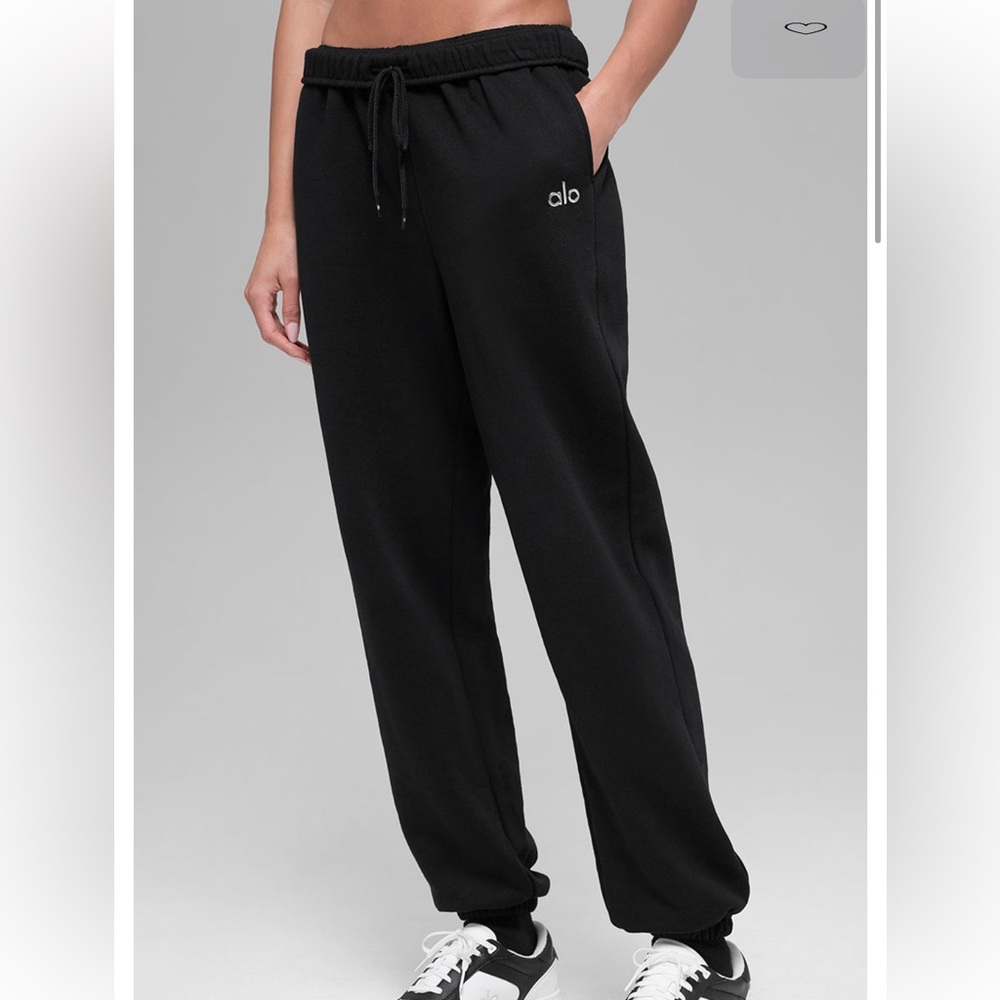 EUC alo yoga accolade sweatpant in black size M